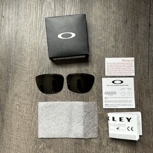 Oakley Sunglasses SPLIT SHOT Prizm Black Polarized Lenses 102-990-002